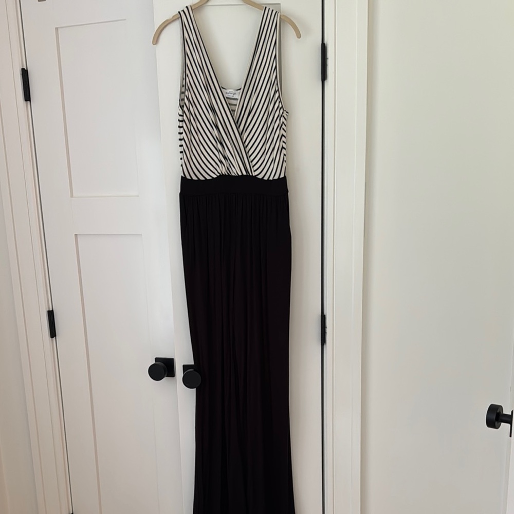Kaileigh Black and White V-Neck Sleeveless Jumpsuit